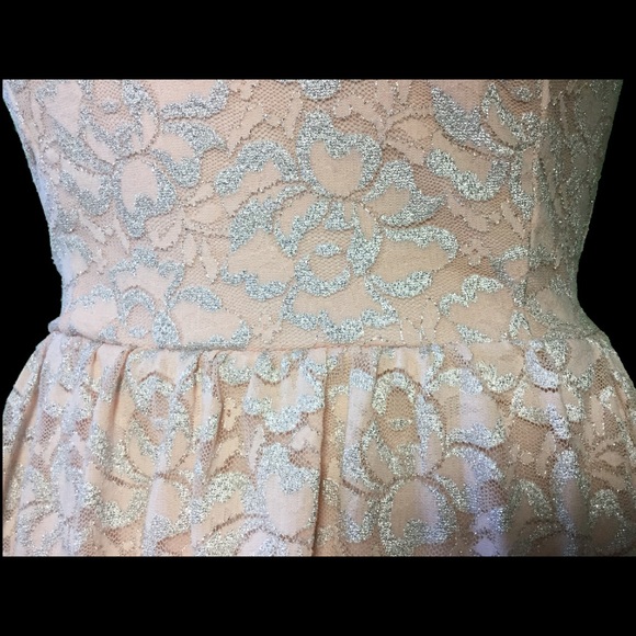 Elegant Soft Pink Dress - Picture 4 of 4